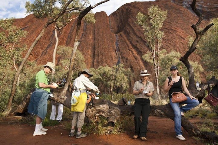 Uluru Base Walk at Sunrise with Breakfast