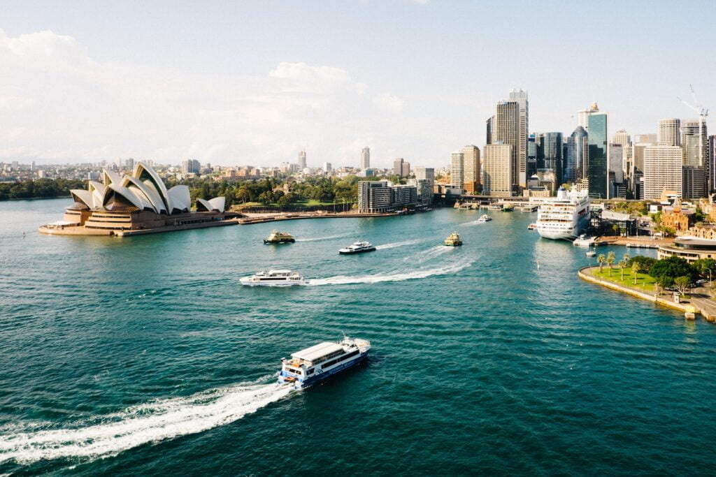 Sydney, Opera House during daytime - Sydney - opera house - backpackers sydney - australian backpackers - backpackers
