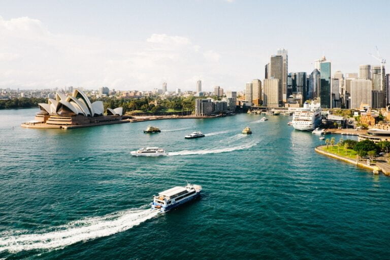 Sydney, Opera House during daytime - Sydney - opera house - backpackers sydney - australian backpackers - backpackers