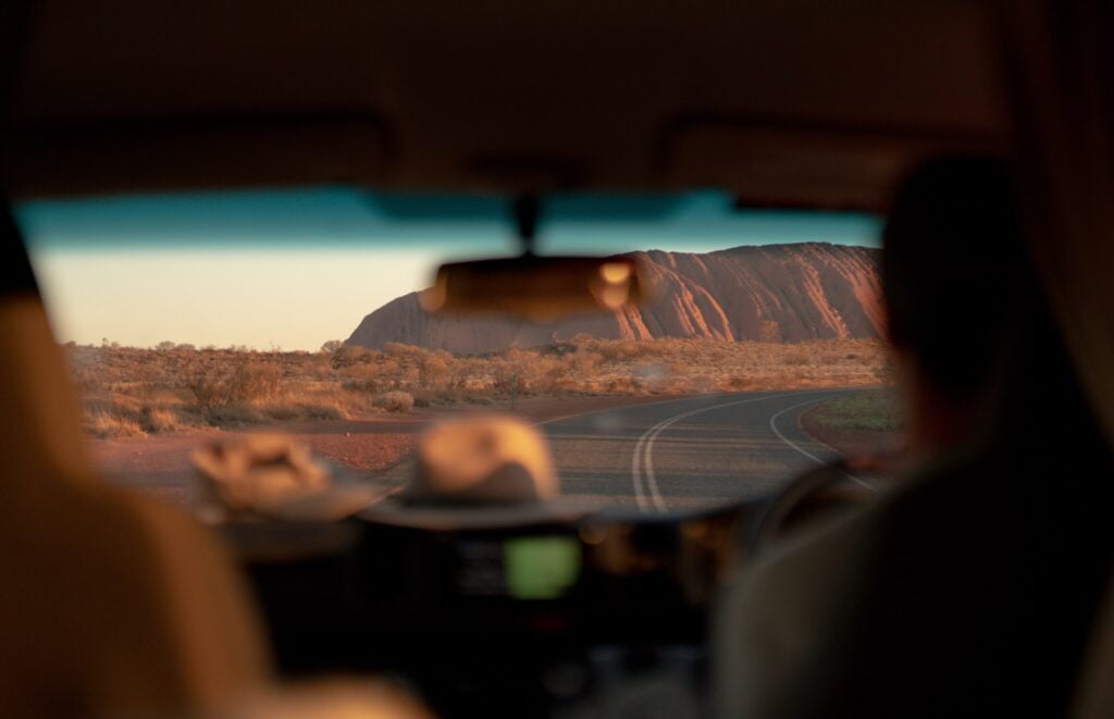 Find the best time to visit australia as a backpacker 5 Uluru - backpackers uluru - south australia barossa valley - backpackers south australia - best time of year to go backpacking in australia