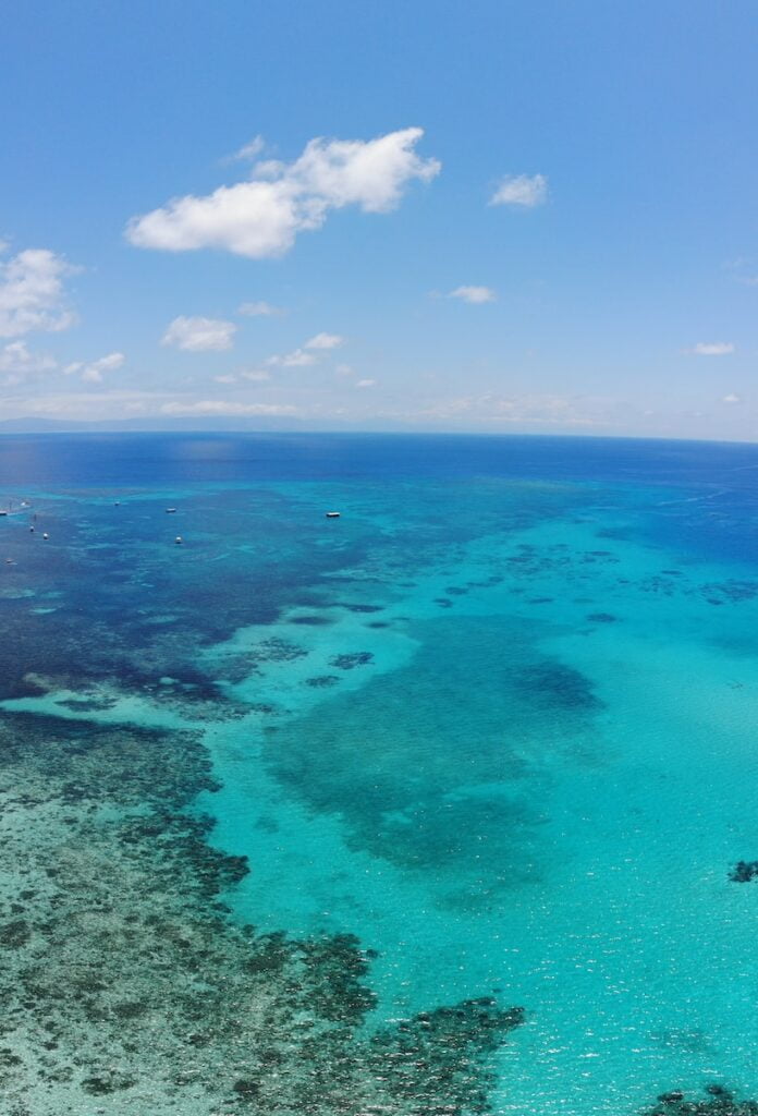 Becoming a backpacker au pair in australia 5 Blue ocean photograph - great barrier reef au pair - great barrier reef backpackers - working as an au pair
