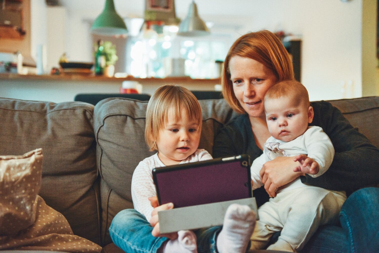 au pair australia - backpacker au pair - working as an au pair in australia - woman and 2 babies