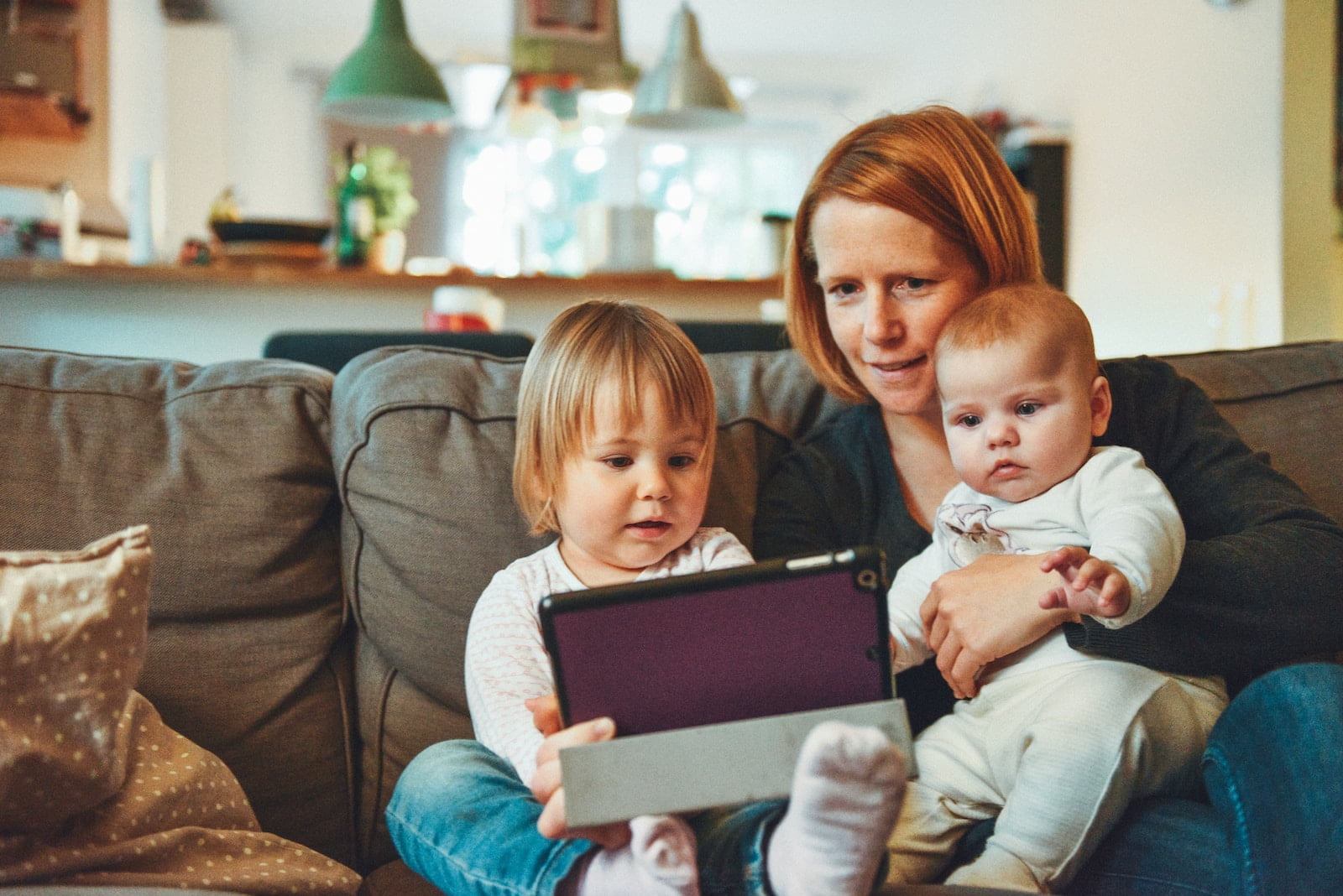 au pair australia - backpacker au pair - working as an au pair in australia - woman and 2 babies