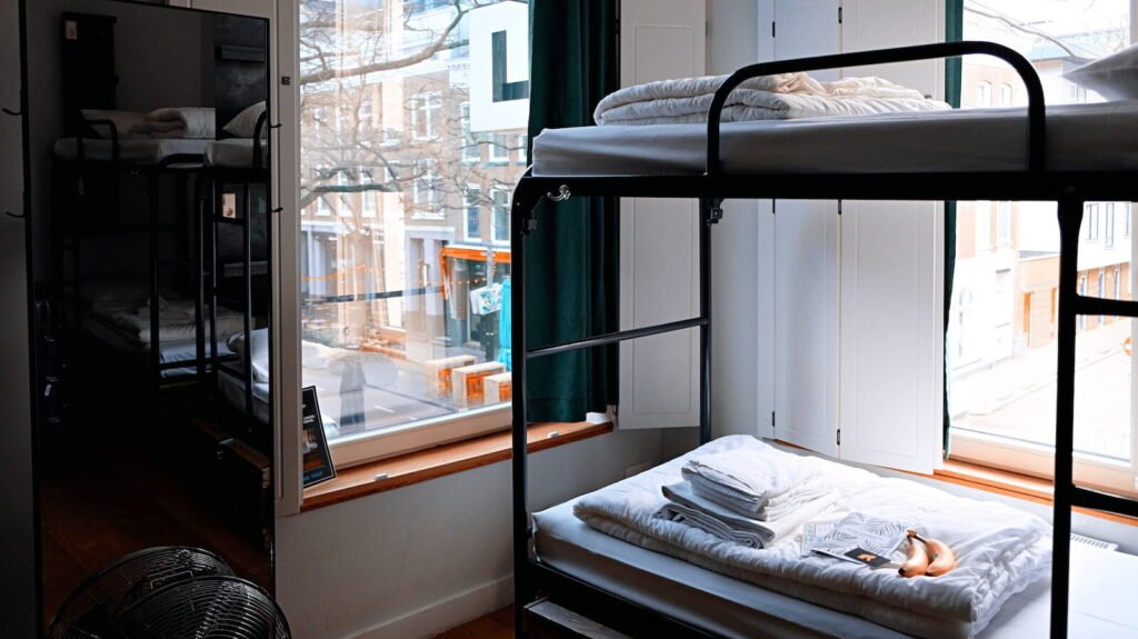 Backpacker and budget accommodation guide to australia 1 Black metal bunk bed - backpacker hostel - hostels melbourne - hostels sydney